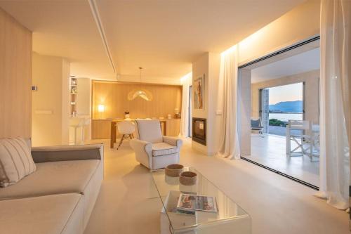 a living room with a couch and a table at MOREMAR - Una Casa Especial Junto al Mar in Alcudia
