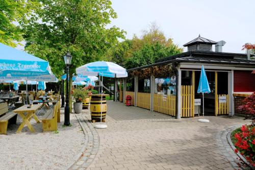 Un restaurante o sitio para comer en Hotel Neuwirt