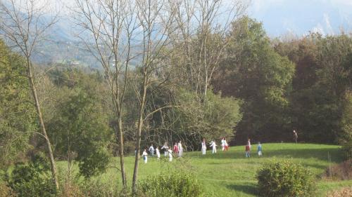 a group of people walking in a field at BioAgriturismo Vegan Campo di Cielo in Cesiomaggiore