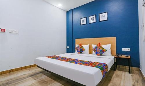 Кровать или кровати в номере FabHotel F9 Prime Executive Paschim Vihar