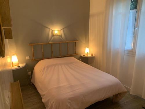 Les Sables d'Olonne, Les Présidents, charmant appartement lumineux, plage 150 m. tesisinde bir odada yatak veya yataklar