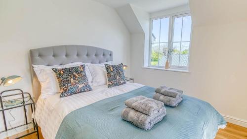a bedroom with a large bed with pillows on it at Pen y Fan Bellaf in Llanddyfnan
