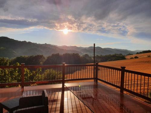 a balcony with a view of the mountains at Villa Scarialetto nel Parco Naturale di Monte Cucco in Sigillo