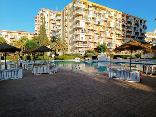 APT en Benalmádena 1 dormitorio Terraza con vistas al mar y jardín Piscina Wifi Nuevo