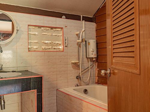 a bathroom with a bath tub and a sink at Bakkahland Farm and Resort in Pattani