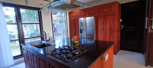 Villa Lilly Sea View Private Poolにあるキッチンまたは簡易キッチン