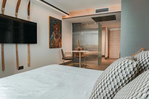 A bed or beds in a room at Poem Apartments, Las Canteras