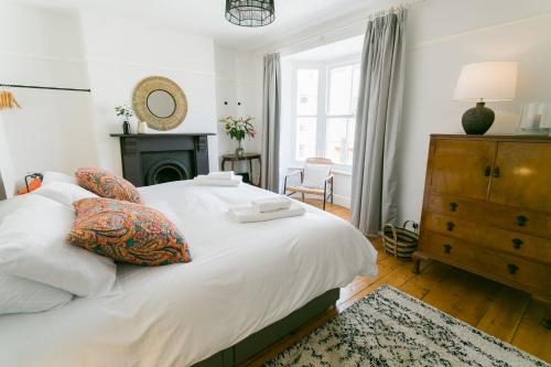 Ένα ή περισσότερα κρεβάτια σε δωμάτιο στο Ty Medi