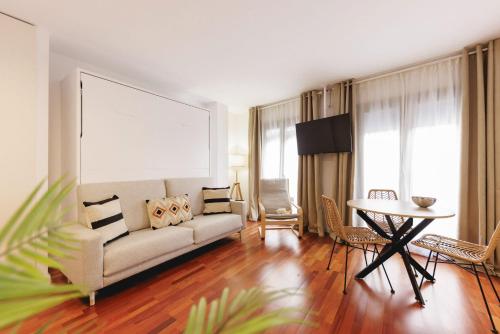 Bravissimo Plaça Catalunya Studio, Monthly Apartment