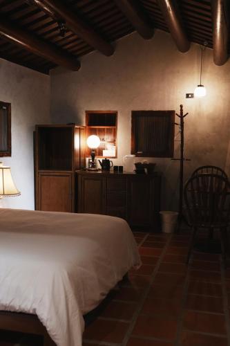 a bedroom with a bed and a desk and a chair at 序室 Narrative in Jinhu