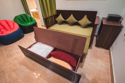an overhead view of a bed in a room at Cheerful 2-bedroom near Auro Beach in Kālapettai