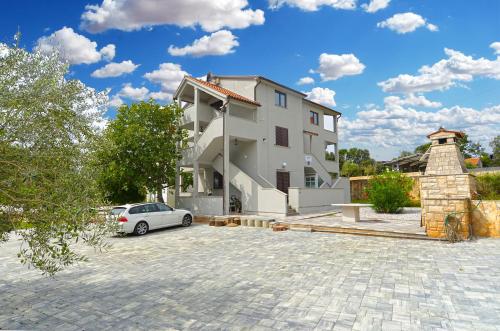 Apartments Djordjo 2295