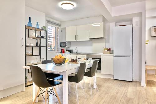 SPACIOUS, SUNNY FLAT BY CITY OF ARTS & SCIENCES