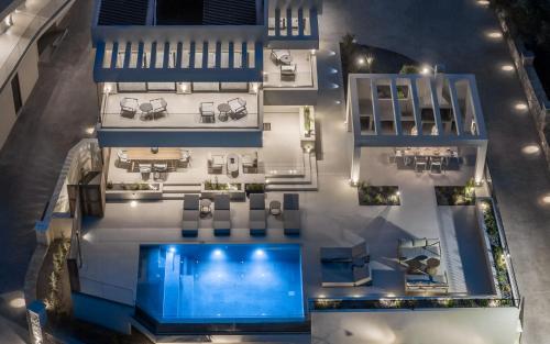 Eran Luxury Villa with Private Pool & Sea Views, by ZanteWize