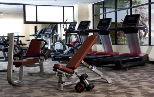 The fitness centre and/or fitness facilities at AC Hotel by Marriott Penang
