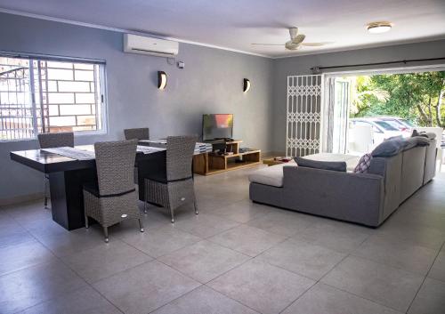 Riverside Residence - BEAU VALLON – Photos 4