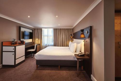 Cama o camas de una habitación en DoubleTree by Hilton London Ealing