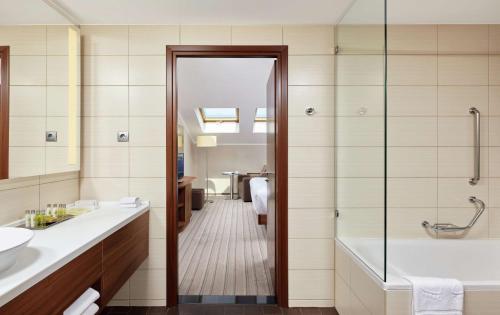 Ванна кімната в Hilton Garden Inn Kaluga