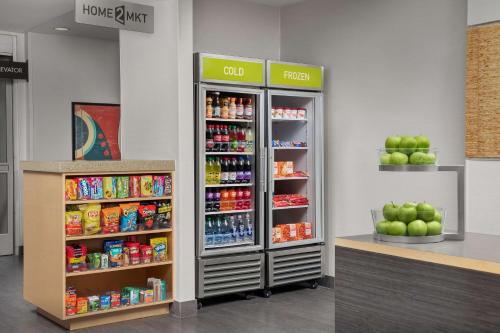 Ein Supermarkt oder andere Läden im Hotel oder in der Nähe