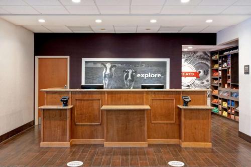 a bar in a store with a tv on the wall at Hampton Inn & Suites Rohnert Park - Sonoma County in Rohnert Park