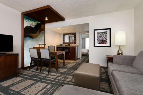 Embassy Suites by Hilton Orlando International Drive Convention Center Image