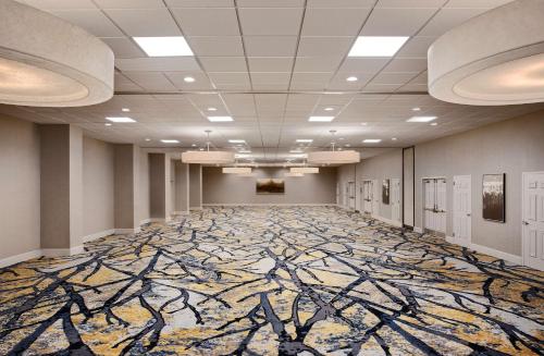a large room with a large rug on the floor at Embassy Suites by Hilton Orlando International Drive Convention Center in Orlando