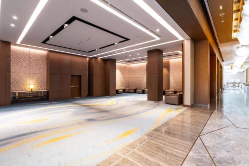 a conference room with a large dance floor at Hilton Abu Dhabi Yas Island in Abu Dhabi