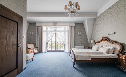 Postel nebo postele na pokoji v ubytování Dworek Komorno