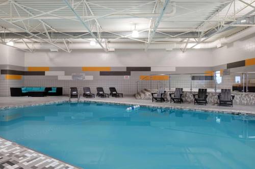 Piscina en o cerca de Days Inn & Conference Centre by Wyndham Prince Albert