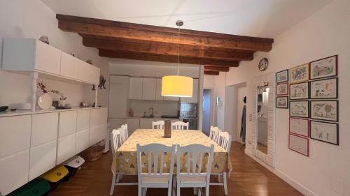 a kitchen and dining room with a table and chairs at A casa di Don Remo in Agnone