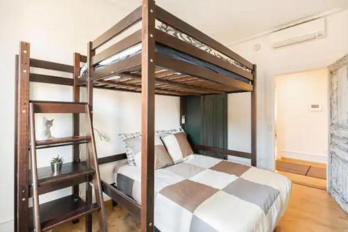 a bedroom with two bunk beds in a room at Peyerimhoff Colmar - 3 Chambres - 8 Pers - Clim in Colmar