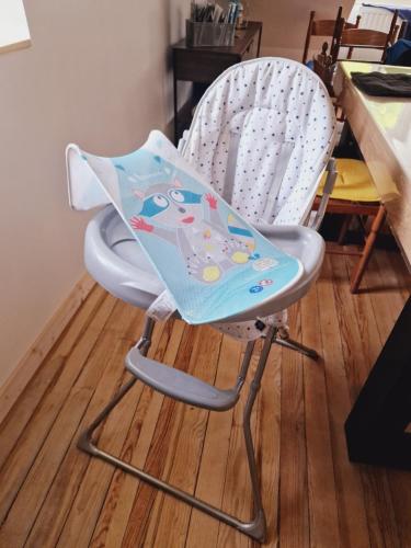 a white high chair with a blanket on it at Ecueil des Neiges in Barèges