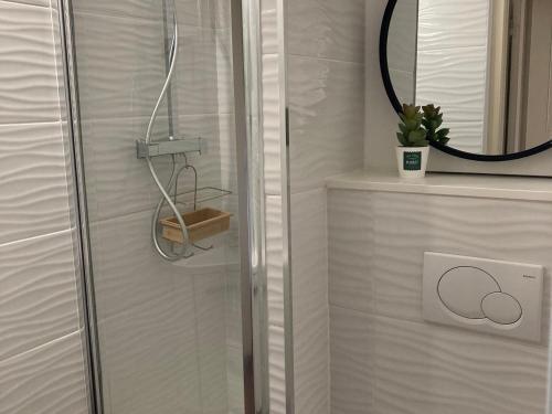 Kúpeľňa v ubytovaní Duplex 3 Pièces 6 Pers avec Terrasse, Piscine, et Parking - FR-1-504-658