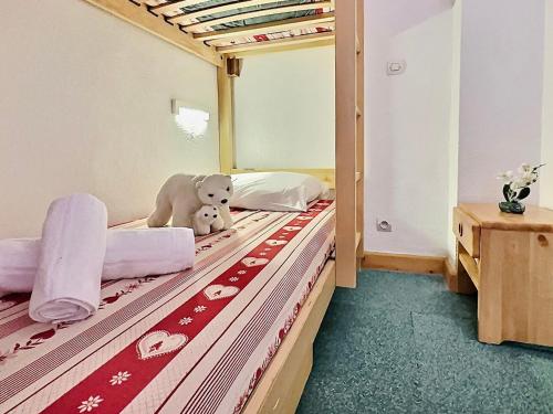 a bedroom with two bunk beds with a teddy bear at Studio Tignes, 1 pièce, 4 personnes - FR-1-411-480 in Tignes