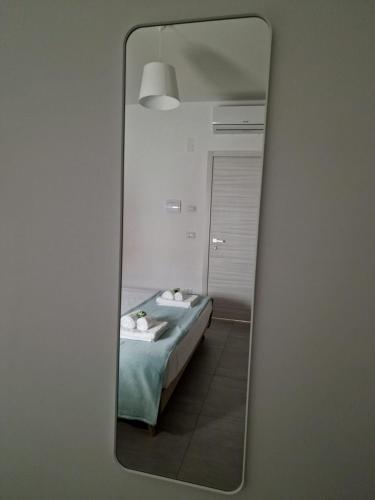 a mirror reflecting a bed in a bedroom at B&B Barù in Agropoli