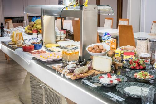 a buffet line with many different types of food at Hotel Sansi Park in Lleida