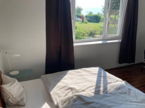 Una cama o camas en una habitación de Wohnung im Grünen