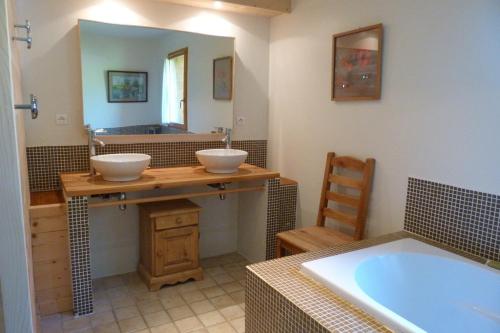 Bilik mandi di Chalet avec du charme, 12 personnes, 4 chambres - CH24