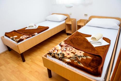 Postel nebo postele na pokoji v ubytování Ana Stjepan Nikolić - Pilgrim's 2nd home