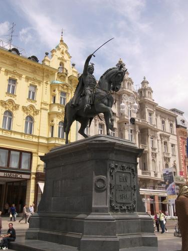 Studio apartment with a view of Ban Jelačić Square
