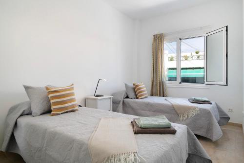 Ліжко або ліжка в номері Apartamento Seaview Limones