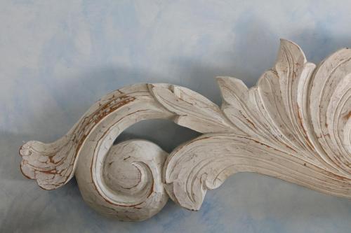 a wooden carving of a flower on a wall at Residenza Sveva in Termoli