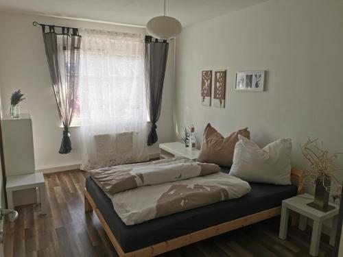 a bed in a room with a window at Großzügige Wohnung mit Terrasse in Zeltweg