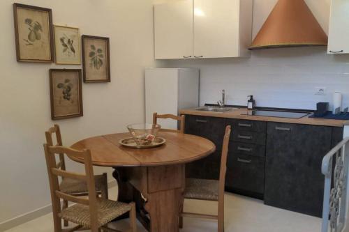 a kitchen with a table and chairs in a kitchen at BellaFlo: Small apartment in the center of Florence in Florence