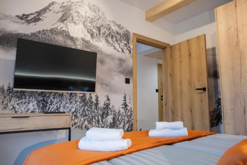 Ένα ή περισσότερα κρεβάτια σε δωμάτιο στο Apartament Uzdrowiskowa z tarasem oraz widokiem