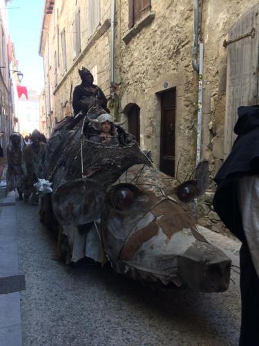 a statue of a cow pulling a cart down a street at SAUVEURS DE REVES 2 suites indépendantes et un F2 privé dans un hôtel particulier in Sauve