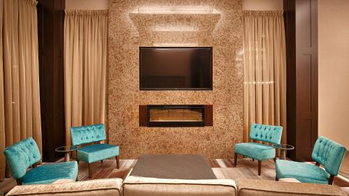 Ein Sitzbereich in der Unterkunft Best Western Plus Lamplighter Inn & Conference Centre