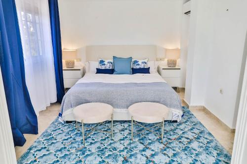 Penthouse Balcon de Puente Romano with Sea Views
