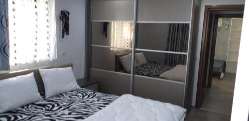 מיטה או מיטות בחדר ב-Apartament 2 camere