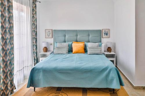 Penthouse Balcon de Puente Romano with Sea Views